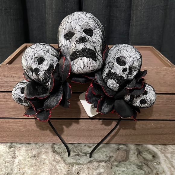 Claire's Accessories - NWT - Skull headband